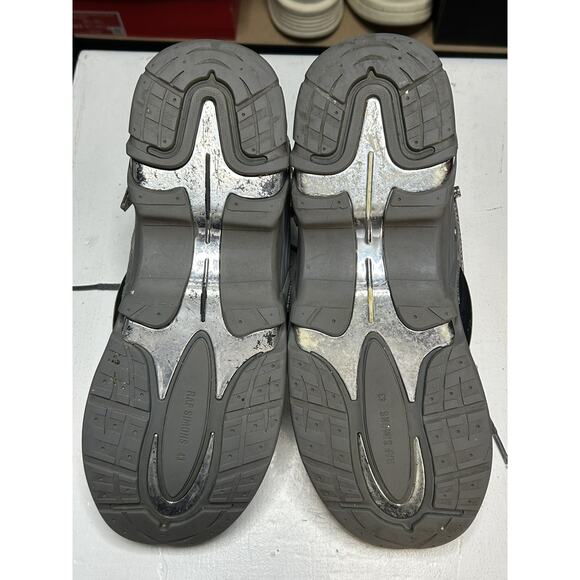 Athletic_Shoes